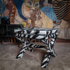 Nox Zebra Hocker