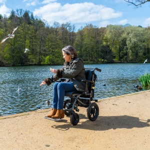 eFOLDi Ultra – Scaun Electric Ultrausor și Pliabil, Doar 15 kg, Capacitate 135 kg - Img 7