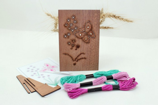 Goblen FLUTURAS kit de cusut pe placa din lemn mahon