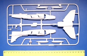 Macheta avion jet Airfix BAe SEA HARRIER FRS.1, scara 1:72, KIT, 112 piese - Img 10