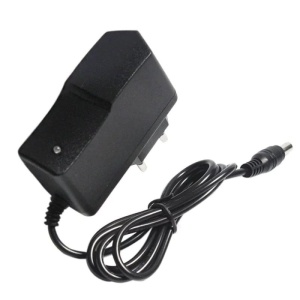 Li-Ion töltő 7.4V/ 1A a nadit navomodell Flytec V020, V050, V700, V801, V801, V900, D18B, 2011-5 akkumulátorához, 220V-on.