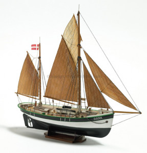 Navomodel modell modell modell Billing Boats DANA (390 mm) - Img 1