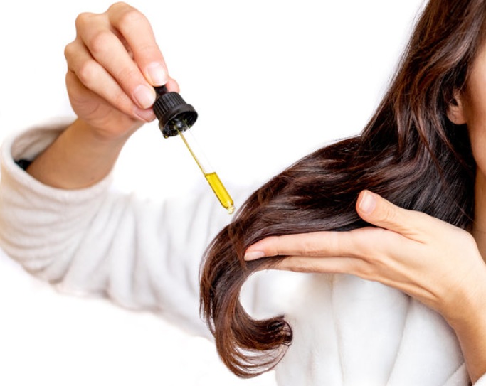 Ser de păr Shine & Bond – formulă hrănitoare și protectoare cu Amyris şi Himalayan Cedarwood