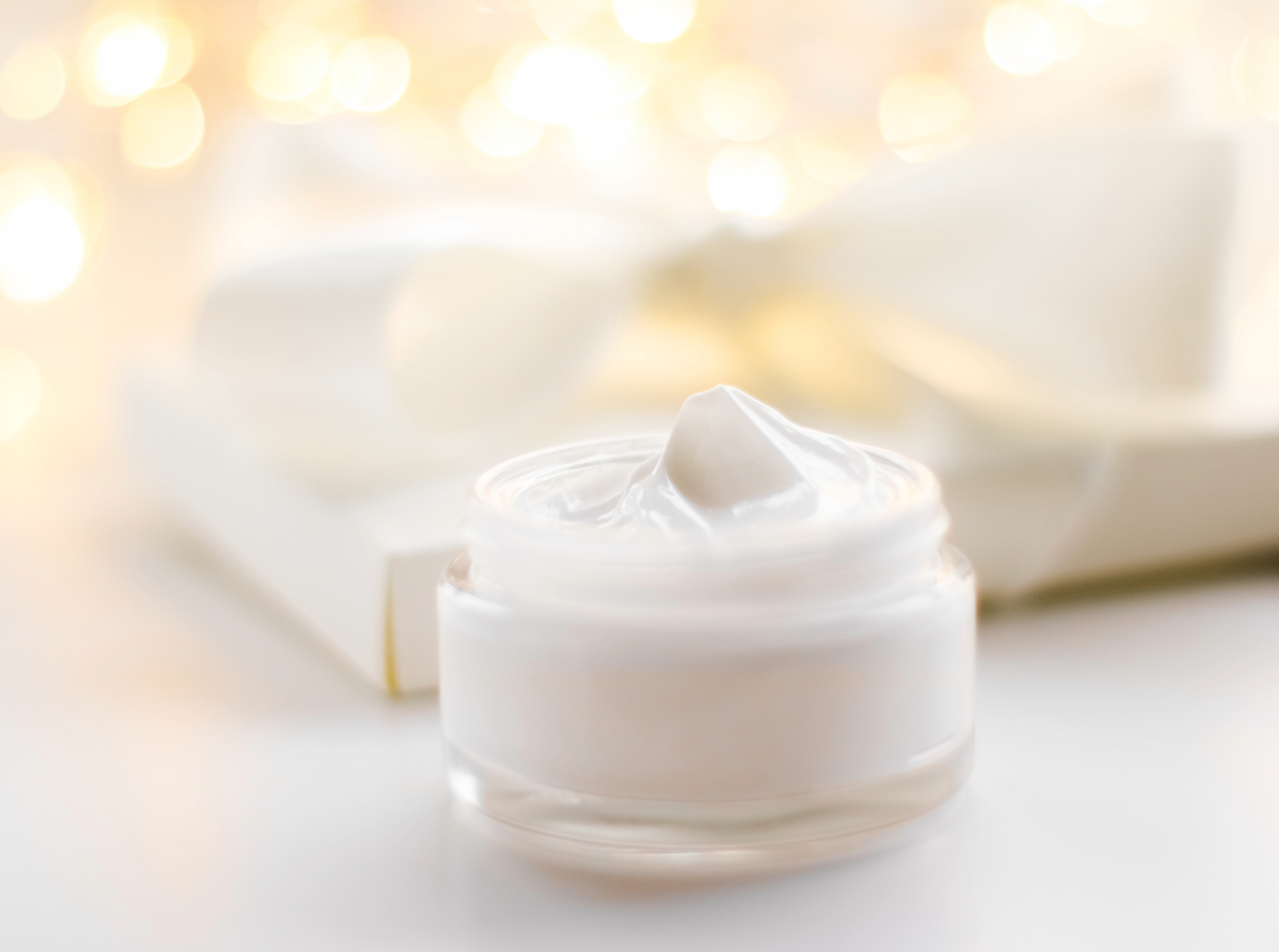 Cremă anti-aging cu argan, coacăze negre, măceșe și uleiuri esenţiale
