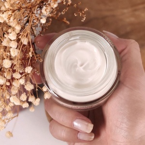 Cremă de noapte cu acțiune multiplă LILY ACTIVE, 50ml - Img 3