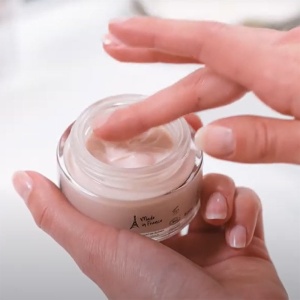 Cremă intens hidratantă ECLAT DE ROSE, 50ml - Img 2
