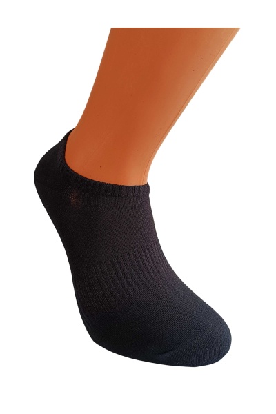 Soseta scurta barbati neagra cu detaliu brodat purtata pe picior model