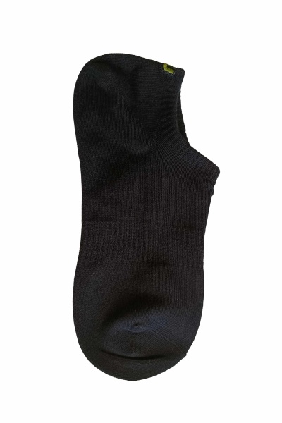 Soseta scurta dama neagra cu broderie discreta vazuta de sus