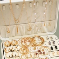 Set de bijuterii vintage boho - 86 de piese din aliaj de zinc cu tonuri de aur si accente de perle de imitatie, include cercei, pandantive fluture, coliere inima, inele, PMLF161053 - Img 3