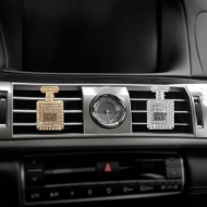 Odorizant auto în forma de sticla de parfum stralucitoare, potrivit pentru masinile de dama, PMLL122026