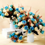 Buchet artificial de flori colorate – albastru/ alb cu aspect natural, TMPF1265789