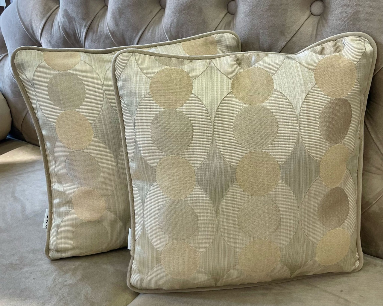 Set 2 perne decorative 2Face cu fata detasabila, Hiko BEJ Circle, editie limitata