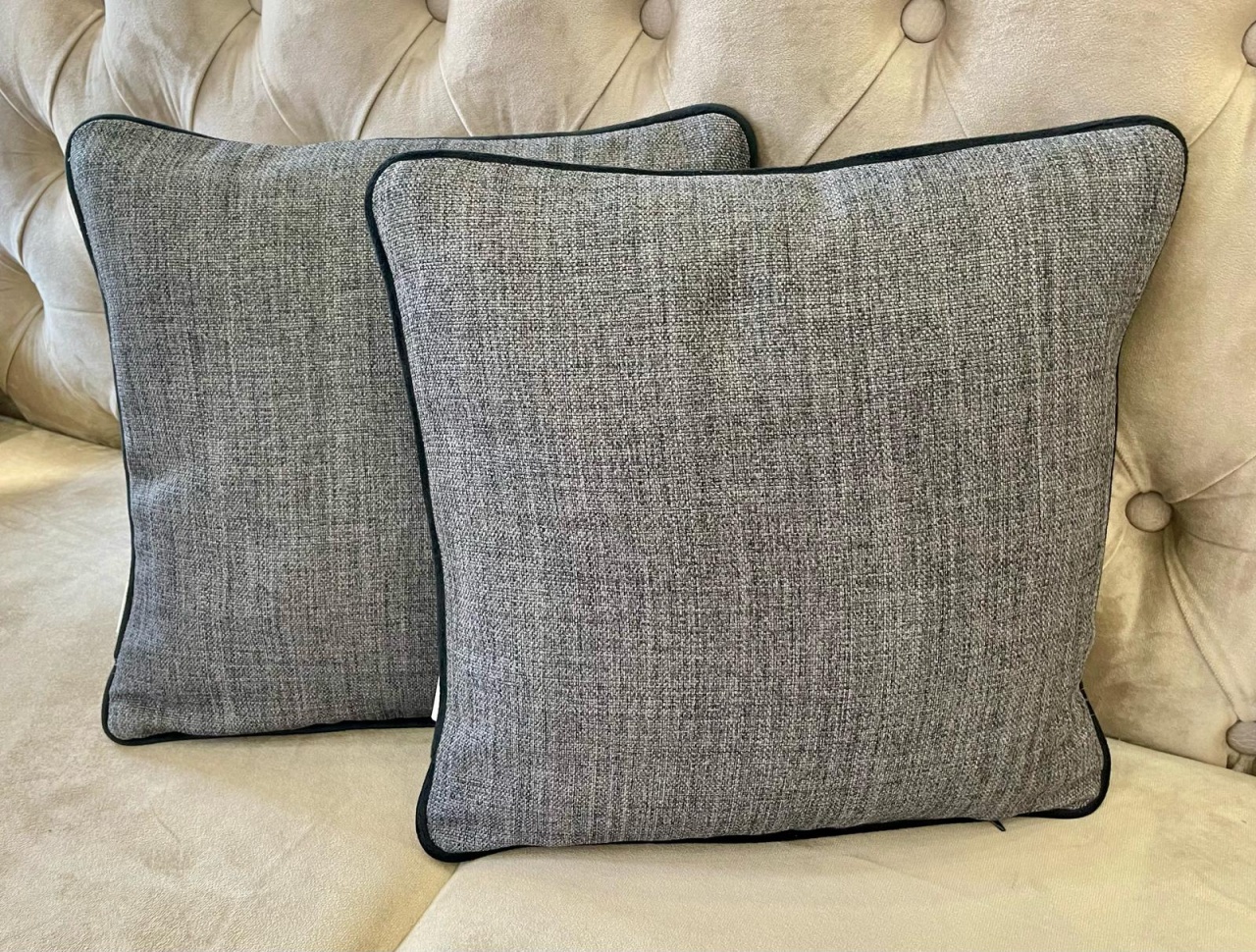 Set 2 perne decorative cu fata detasabila, Hiko gri cu negru, editie limitata