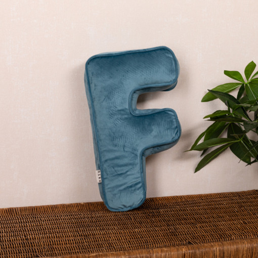 Perna XL, Hiko Name litera F din catifea albastra sau roz, cu vipusca 41x24x9cm