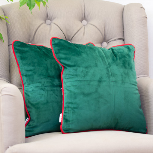Set 2 perne decorative, cu fata detasabila, Hiko Comfy catifea verde smarald, cu vipusca rosie