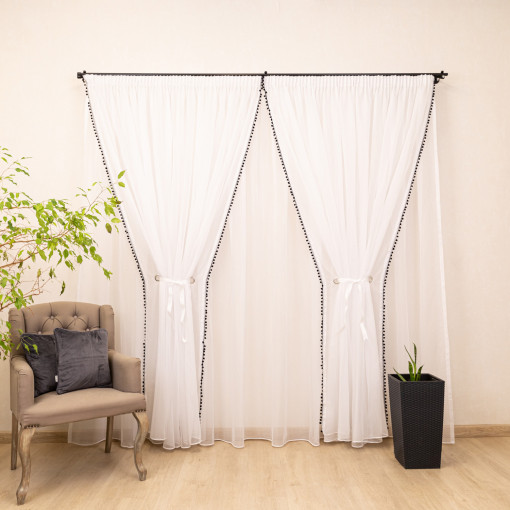 Perdea dubla, Hiko Ana Design voal alb cu pom pom negru, pentru sina sau galerie, cu rejansa
