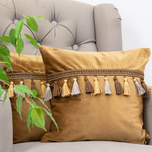 Set doua perne decorative cu fata detasabila, Hiko Comfy catifea cognac cu banda ciucuri