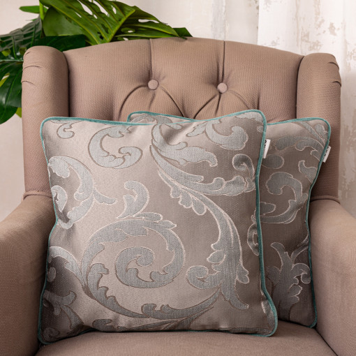 Set 2 perne decorative baroc Deluxe Hiko Versailles gri / menta cu fata detasabila si vipusca verde deschis din catifea