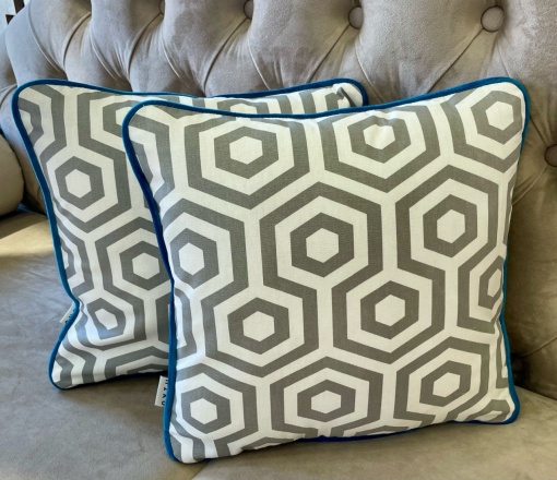 Set 2 perne decorative 2Face din bumbac plin, cu fata detasabila, Hiko Geometric gri cu vipusca turcoaz 2x40x40cm
