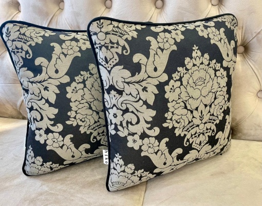 Set 2 perne decorative cu fata detasabila, Hiko, catifea si tafta neagra cu insertii bej 2x40x40cm