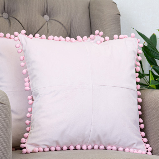 Set doua perne decorative cu fata detasabila catifea roz COMFY Fantasy cu pom pom 2x40x40cm