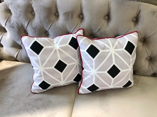 Set 2 perne decorative 2x40x40cm cu fata detasabila, Hiko Fantasy bumbac ivoire negru rosu