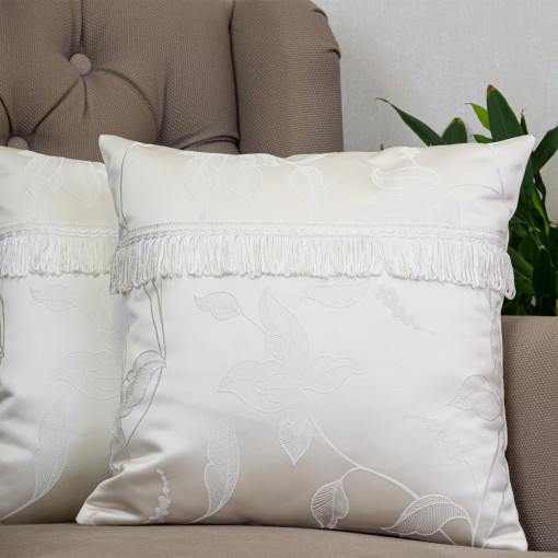 Set 2 perne decorative brodate, cu fata detasabila, Hiko Ivoire Fantasy cu banda decorativa 2x40x40cm