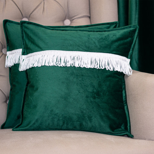 Set 2 perne decorative cu fata detasabila, Hiko COMFY catifea verde smarald cu banda franjuri2x40x40cm