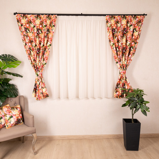 Set 5 piese Hiko Fantasy, 2 draperii scurte orange Blumen cu 2 benzi de prindere si o perdea Ana voal, cu rejansa