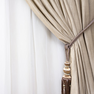 Set 2 draperii Hiko Comfy New Imperial catifea imprimata crem/auriu , cu rejansa - Img 4