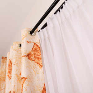 Set 3 piese Hiko, 2 draperii din bumbac cu inele plastic, Nostalgie Orange Leaf si o perdea Ana, crep fin, cu rejansa - Img 4
