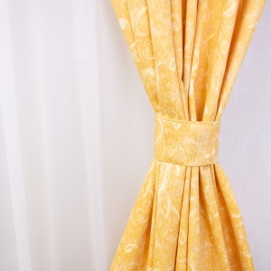 Set 2 draperii scurte din bumbac, Hiko Nostalgie Garden galben, cu rejansa Premium creion de 6,5cm cu 2 benzi de prindere - Img 5