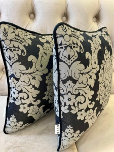 Set 2 perne decorative cu fata detasabila, Hiko, catifea si tafta neagra cu insertii bej 2x40x40cm - Img 5