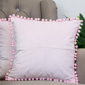 Set doua perne decorative cu fata detasabila catifea roz COMFY Fantasy cu pom pom 2x40x40cm - Img 3