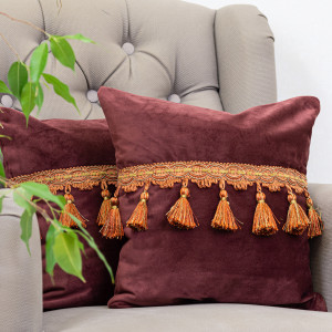 Set doua perne decorative cu fata detasabila, Hiko Comfy catifea marsala cu banda ciucuri din vascoza