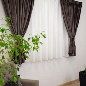 Set 2 draperii scurte cu doua benzi de prindere Hiko COMFY catifea deep taupe, cu rejansa - Img 4