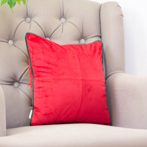 Set 2 perne decorative, cu fata detasabila, Hiko Comfy catifea rosie, cu vipusca verde - Img 3