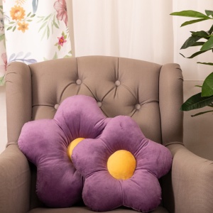 Set 2 perne decorative Mother&Doughter, floricele diametrul 30cm din catifea mov cu galben - Img 1