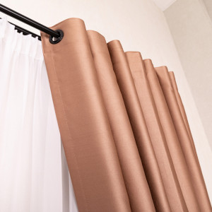 Draperie opaca, Hiko Blackout bronz/taupe usor lucios, cu prindere inele plastic, 1 bucata - Img 2