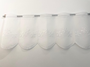 Perdea brodata tip in, scurta inaltime de 30cm, pentru bucatarie, Hiko Organza pentru prindere direct pe geam cu raport 1 la 1 - Img 3