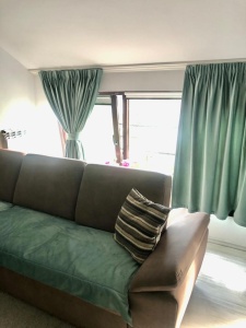 Set 2 draperii scurte cu doua benzi de prindere Hiko COMFY catifea verde deschis, cu rejansa - Img 5