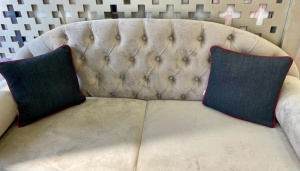 Set 2 perne decorative cu fata detasabila, Hiko antracit cu rosu, editie limitata - Img 5