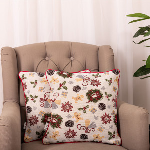 Set 2 perne decorative cu motive Caraciun, din tesatura plina cu fata detasabila, Hiko Christmas, cu vipusca din catifea rosie - Img 3