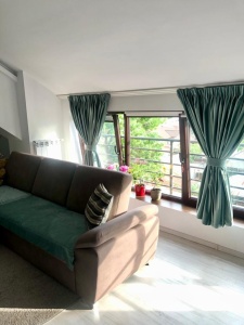Set 2 draperii scurte cu doua benzi de prindere Hiko COMFY catifea verde deschis, cu rejansa - Img 6