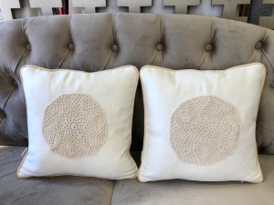 Set 2 perne CREM, Hiko Oma Vali, macrame handmade 2x40x40cm - Img 3