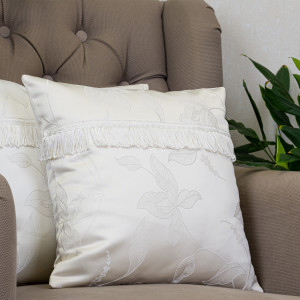 Set 2 perne decorative brodate, cu fata detasabila, Hiko Ivoire Fantasy cu banda decorativa 2x40x40cm - Img 4