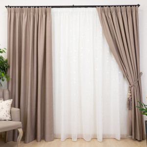Set 3 piese Hiko, doua draperii opace, Blackout, dimout taupe si o perdea Chateau alba, cu rejansa Premium, creion de 6,5cm