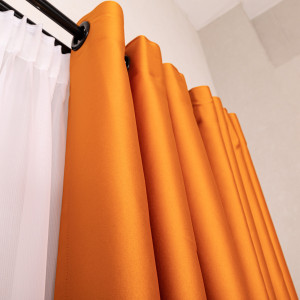Set 2 draperii opace, Hiko Blackout, dimout orange usor lucios, cu prindere inele plastic - Img 2