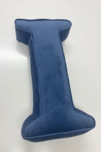 Perna XL, 42cm, Hiko Name litera I din catifea albastra sau roz, cu vipusca
