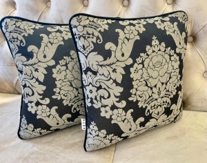Set 2 perne decorative cu fata detasabila, Hiko, catifea si tafta neagra cu insertii bej 2x40x40cm